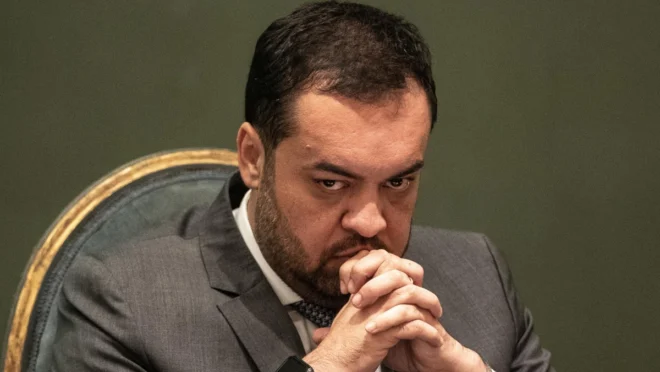Após ser alvo de operação da PF, Castro desiste de candidatura ao Senado Após ser alvo de operação da PF, Castro desiste de candidatura ao Senado