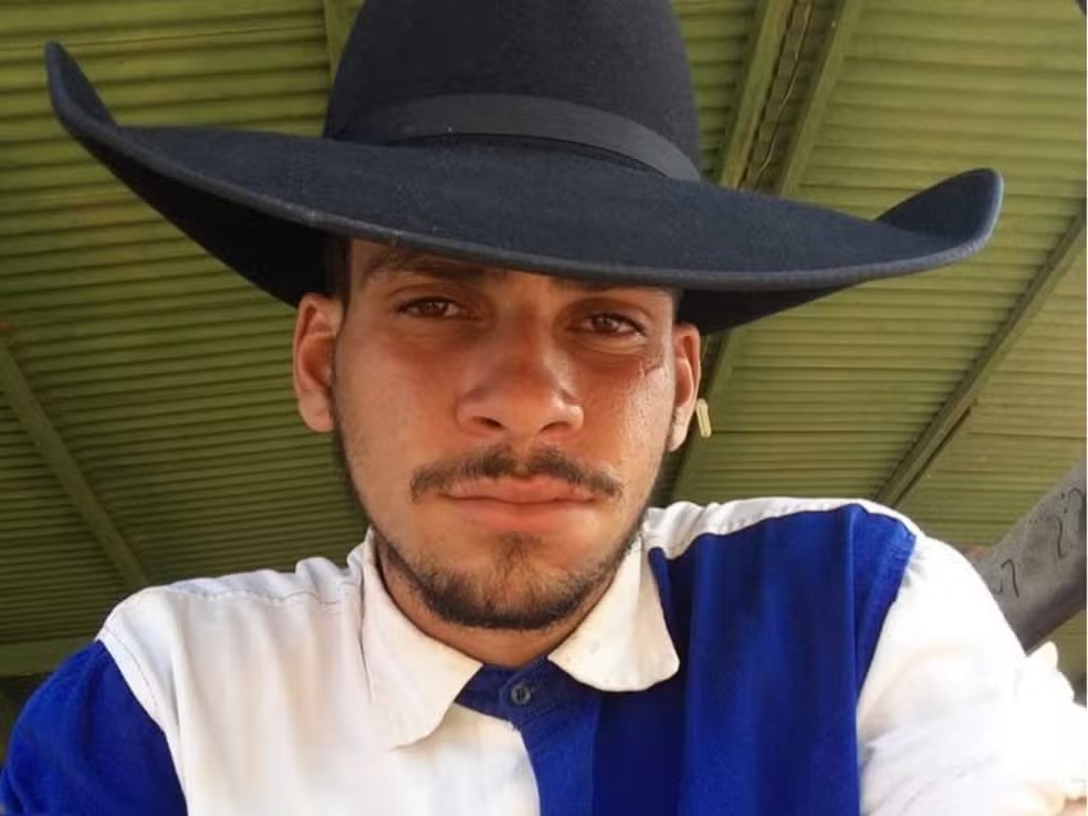 Peão de 25 anos morre após ser pisoteado por touro em rodeio em Rondônia Peão de 25 anos morre após ser pisoteado por touro em rodeio em Rondônia