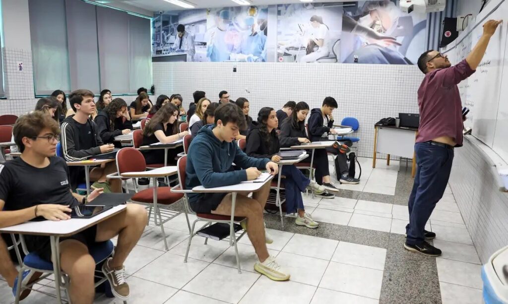 Fies 2026: pré-selecionados devem validar informações até segunda Fies 2026: pré-selecionados devem validar informações até segunda