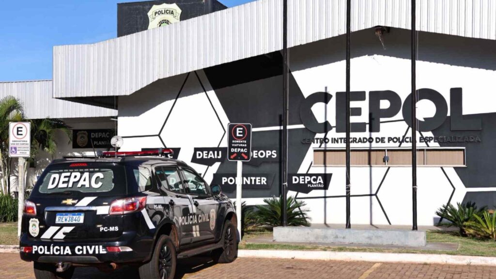Mulher é espancada pelo ex no Aero Rancho por aceitar pedidos de amizade nas redes sociais Mulher é espancada pelo ex no Aero Rancho por aceitar pedidos de amizade nas redes sociais