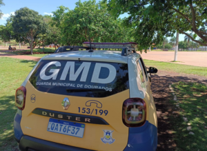 Esfaqueado em praça, jovem corre ferido até posto para pedir socorro em Dourados Esfaqueado em praça, jovem corre ferido até posto para pedir socorro em Dourados