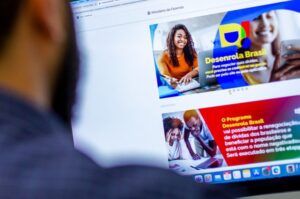 Desenrola Brasil permite negociar contas de água, energia e Fies com até 90% de desconto
