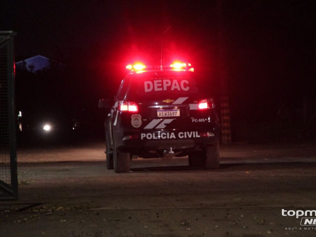 Homem é baleado pela PM após ameaçar matar moradora e incendiar casa em Juti Homem é baleado pela PM após ameaçar matar moradora e incendiar casa em Juti
