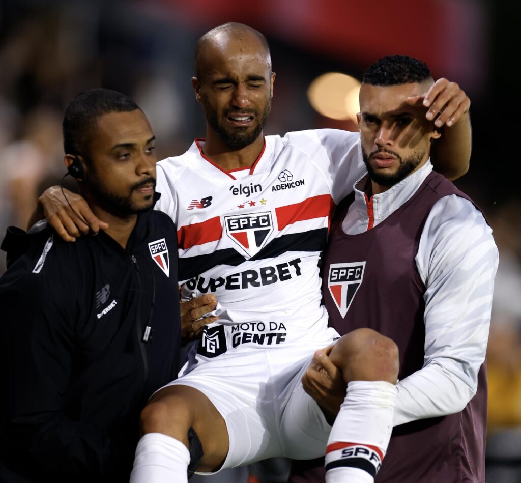 Lucas passa por cirurgia no São Paulo e só deve voltar a jogar em 2027