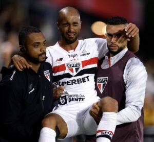 Lucas passa por cirurgia no São Paulo e só deve voltar a jogar em 2027 Lucas passa por cirurgia no São Paulo e só deve voltar a jogar em 2027