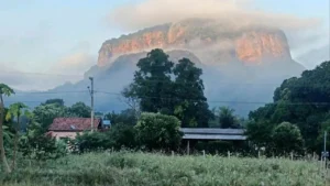 Testemunho geológico, Morro do Paxixi surpreende ao "mudar de rosto" todos os dias em Aquidauana Testemunho geológico, Morro do Paxixi surpreende ao "mudar de rosto" todos os dias em Aquidauana