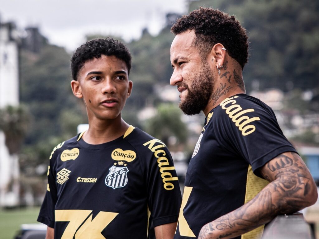 Atrasos de Robinho Jr. geraram incômodo no Santos antes de discussão com Neymar