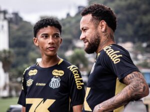 Atrasos de Robinho Jr. geraram incômodo no Santos antes de discussão com Neymar Atrasos de Robinho Jr. geraram incômodo no Santos antes de discussão com Neymar