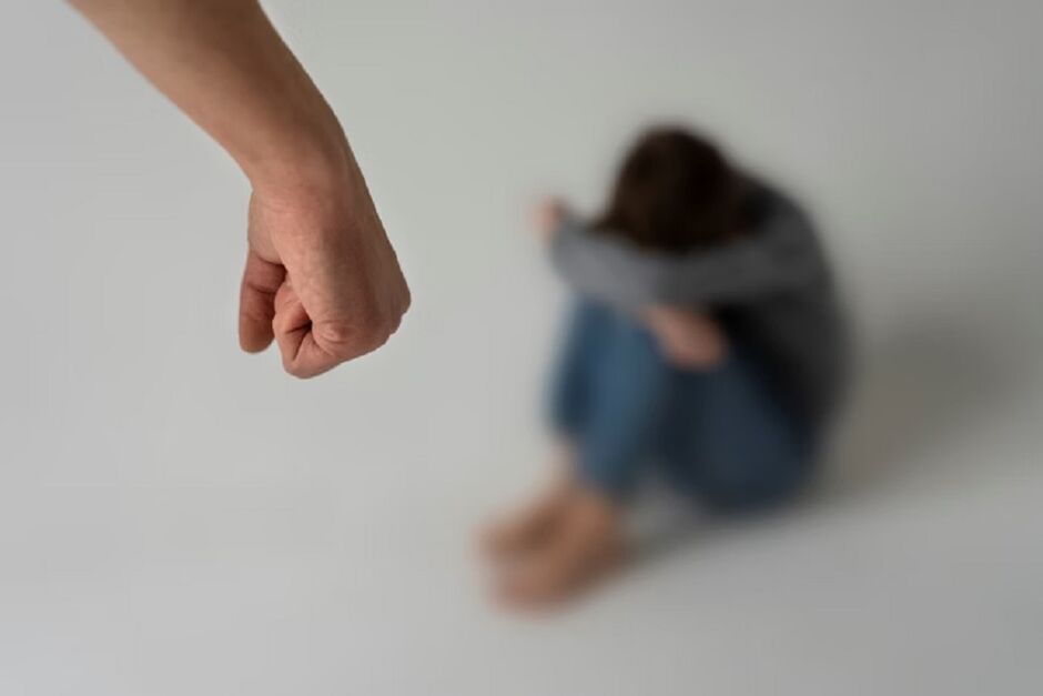 Mulher é agredida e desmaia após ser estrangulada pelo marido em Dourados Mulher é agredida e desmaia após ser estrangulada pelo marido em Dourados