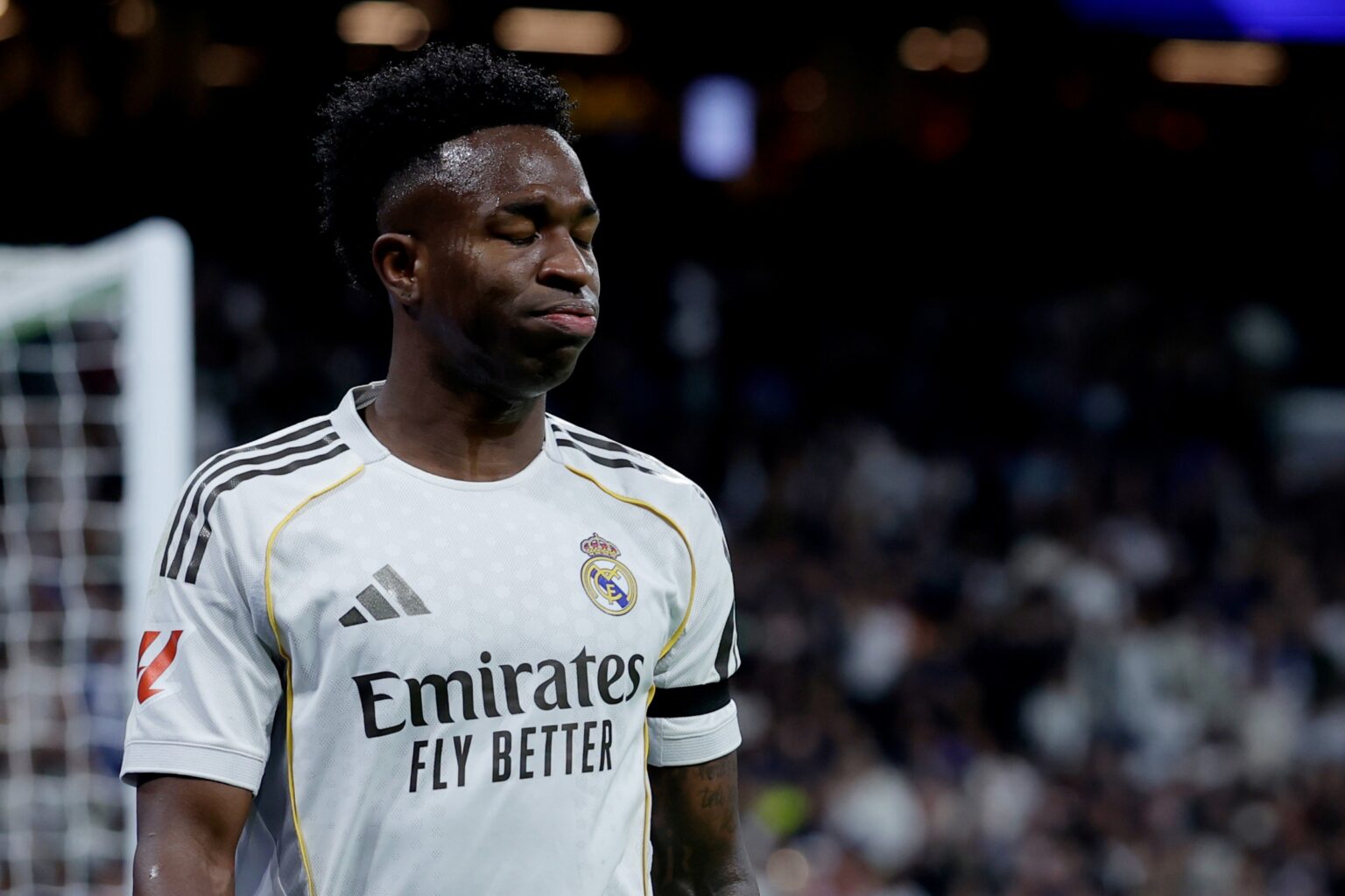 Crise no Real Madrid expõe questionamentos sobre liderança de Vini Jr. Crise no Real Madrid expõe questionamentos sobre liderança de Vini Jr.