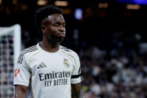 Crise no Real Madrid expõe questionamentos sobre liderança de Vini Jr. Crise no Real Madrid expõe questionamentos sobre liderança de Vini Jr.