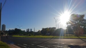 Sexta-feira será de calor intenso e baixa umidade em Mato Grosso do Sul, com máximas de até 34°C