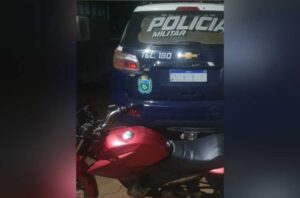 Rapaz é detido em Rochedo após fuga da PM, sem CNH e com motocicleta adulterada Rapaz é detido em Rochedo após fuga da PM, sem CNH e com motocicleta adulterada