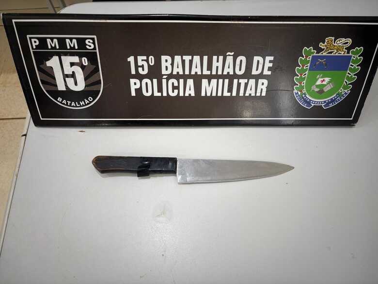 Homem é socorrido após levar facada no pescoço em alojamento em Maracaju Homem é socorrido após levar facada no pescoço em alojamento em Maracaju