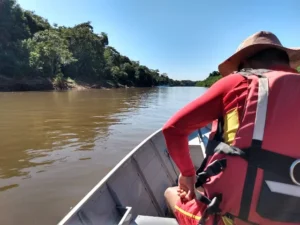 Bombeiros fazem buscas por pescador desaparecido no Rio Miranda