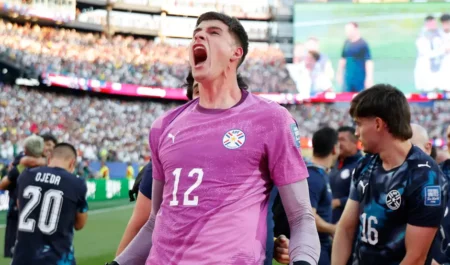 Herói do Paraguai, Orlando Gill vendeu roupas de jogo para custear tratamento do filho