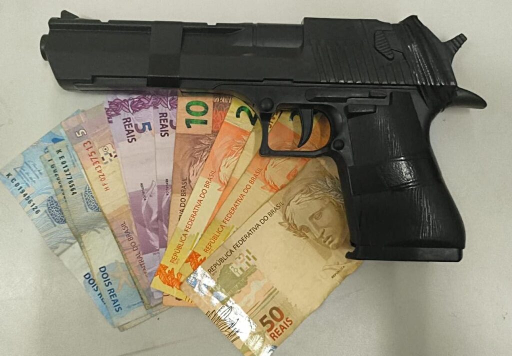 Após roubo à mão armada, homem é localizado e preso pela Polícia Militar em Naviraí apos-roubo-a-mao-armada,-homem-e-localizado-e-preso-pela-policia-militar-em-navirai