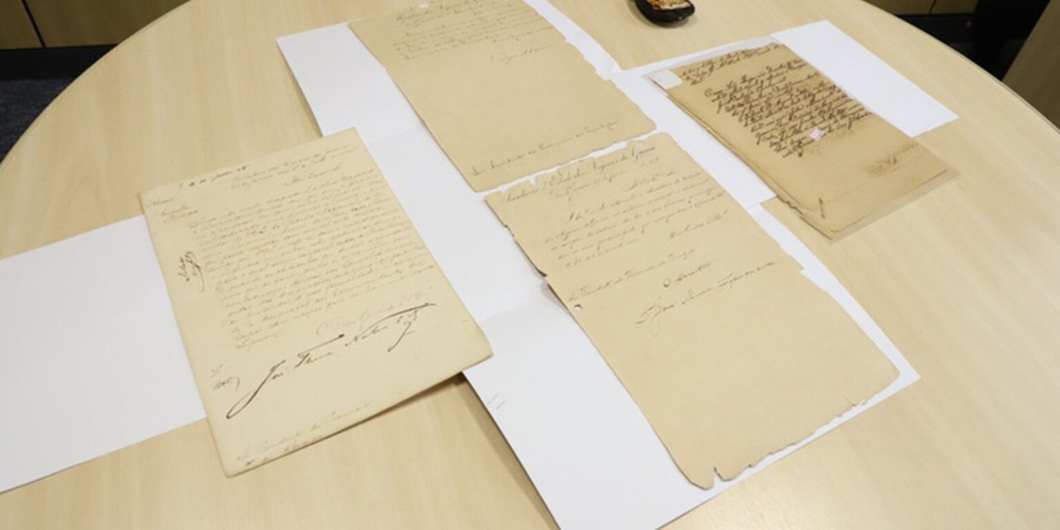 pf-recupera-documentos-imperiais-e-devolve-ao-arquivo-nacional