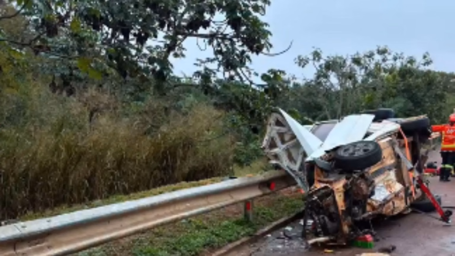 motorista-de-fiorino-morre-apos-colisao-frontal-com-carreta-na-br-163