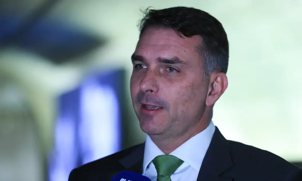 pf-conclui-que-flavio-bolsonaro-cometeu-calunia-contra-lula-nas-redes
