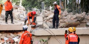 terremoto-na-venezuela:-crianca-e-retirada-de-escombros-apos-seis-dias