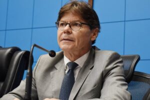 paulo-duarte-cobra-troca-urgente-de-poste-na-aldeia-agua-bonita
