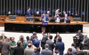 camara-aprova-regras-para-uso-do-simbolo-da-cruz-vermelha-em-periodo-de-conflito-armado