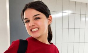 Filha de Tom Cruise abandona sobrenome do pai e passa a usar Suri Noelle filha-de-tom-cruise-abandona-sobrenome-do-pai-e-passa-a-usar-suri-noelle