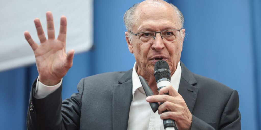 PSB oficializa Alckmin como candidato à reeleição como vice-presidente psb-oficializa-alckmin-como-candidato-a-reeleicao-como-vice-presidente